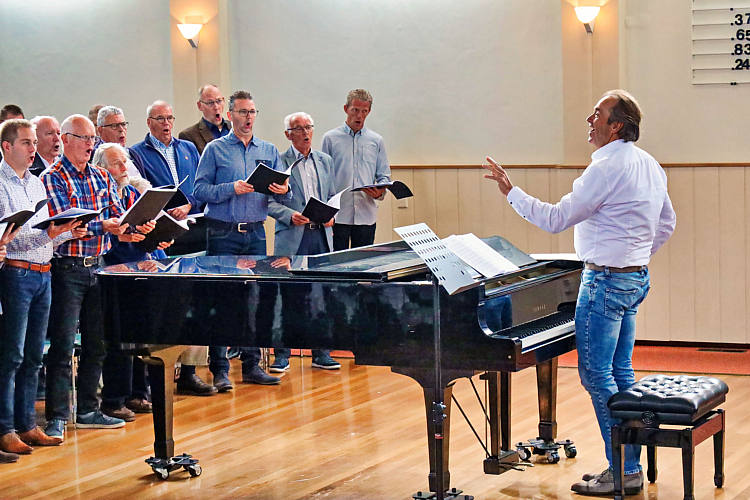 27 okt 2018 - Groot mannenkoor Midden Holland en gemengd koor Encore in de Geref.Kerk_07